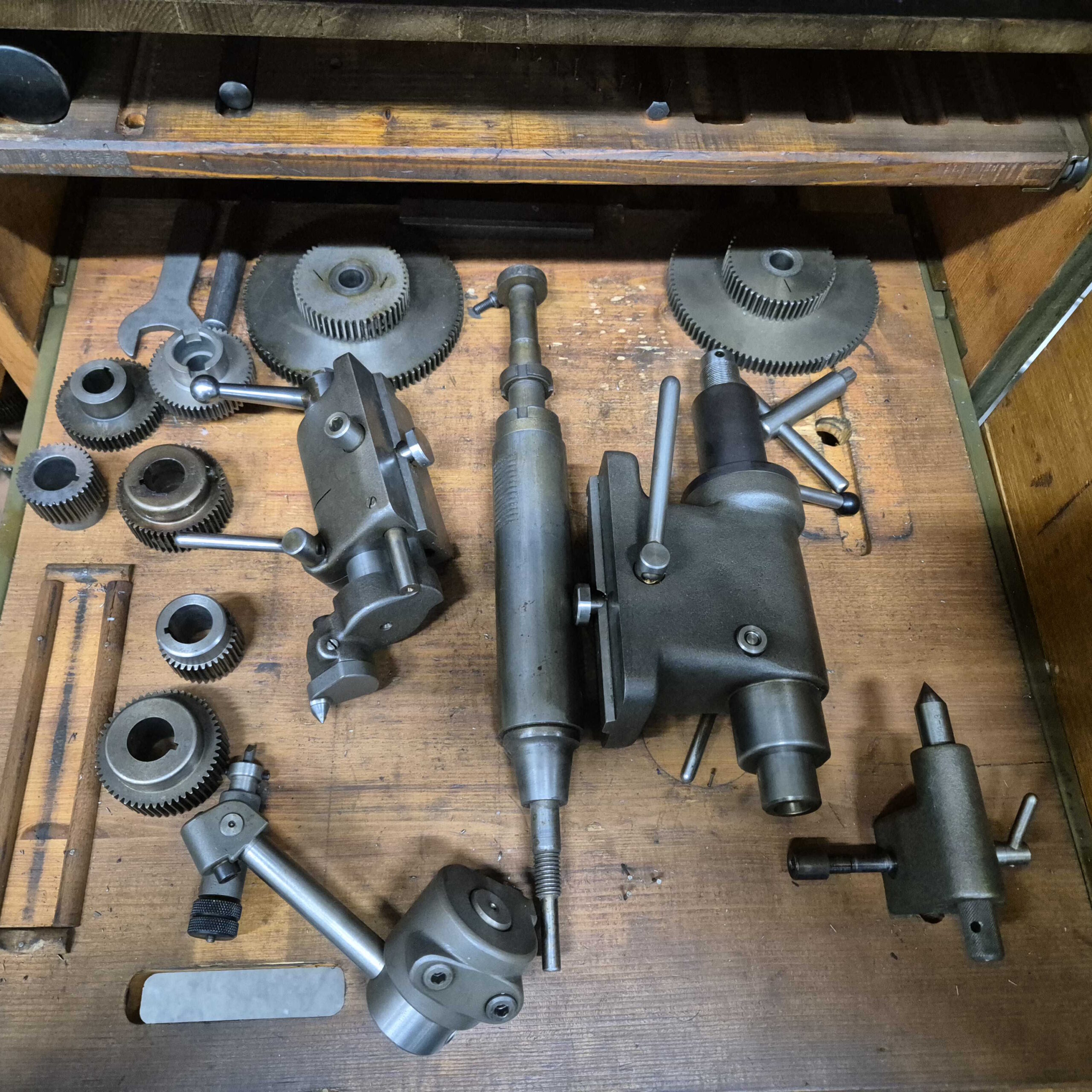 Set of 2 Mikron 102 hobbing machines - Image 3