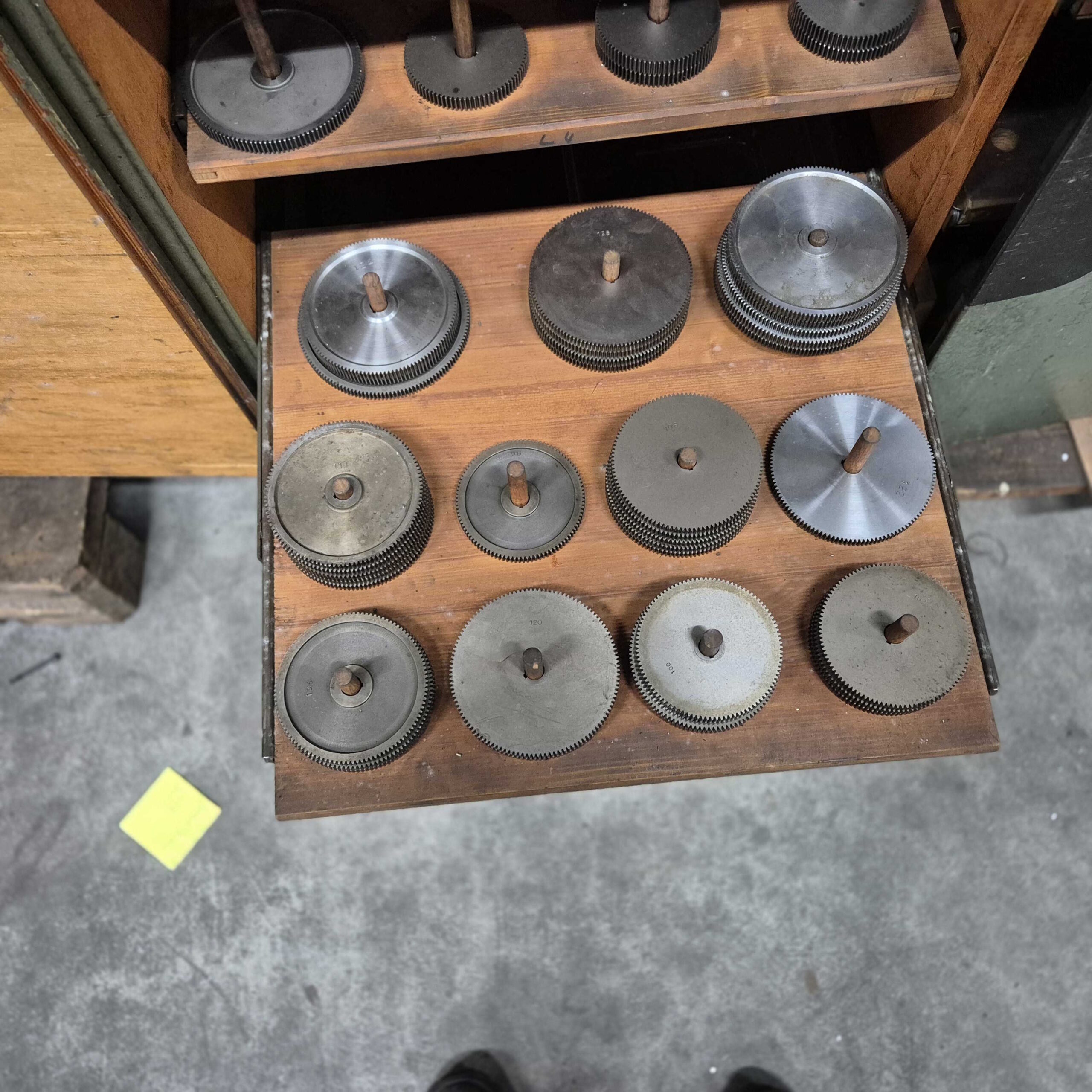 Set of 2 Mikron 102 hobbing machines - Image 4