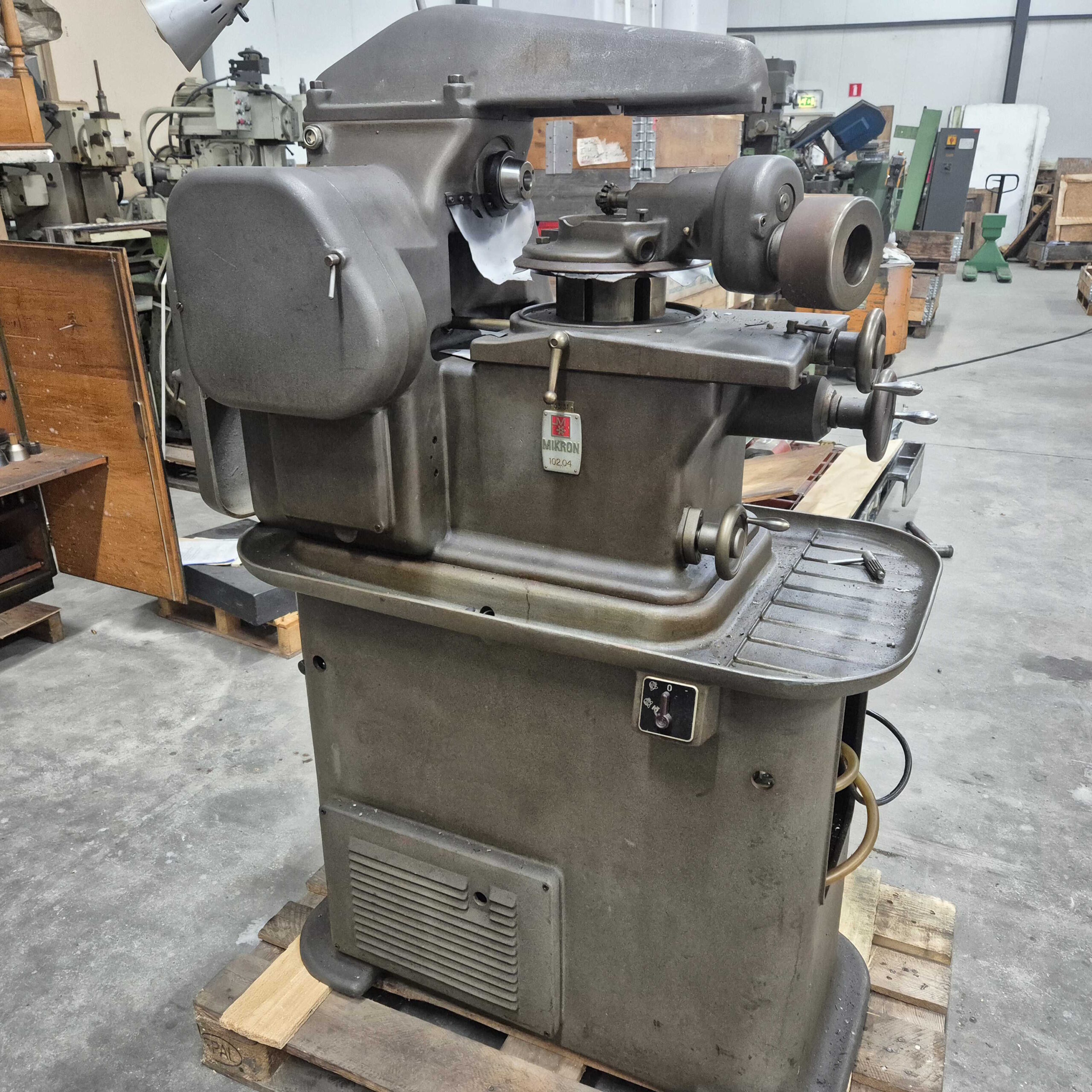 Set of 2 Mikron 102 hobbing machines