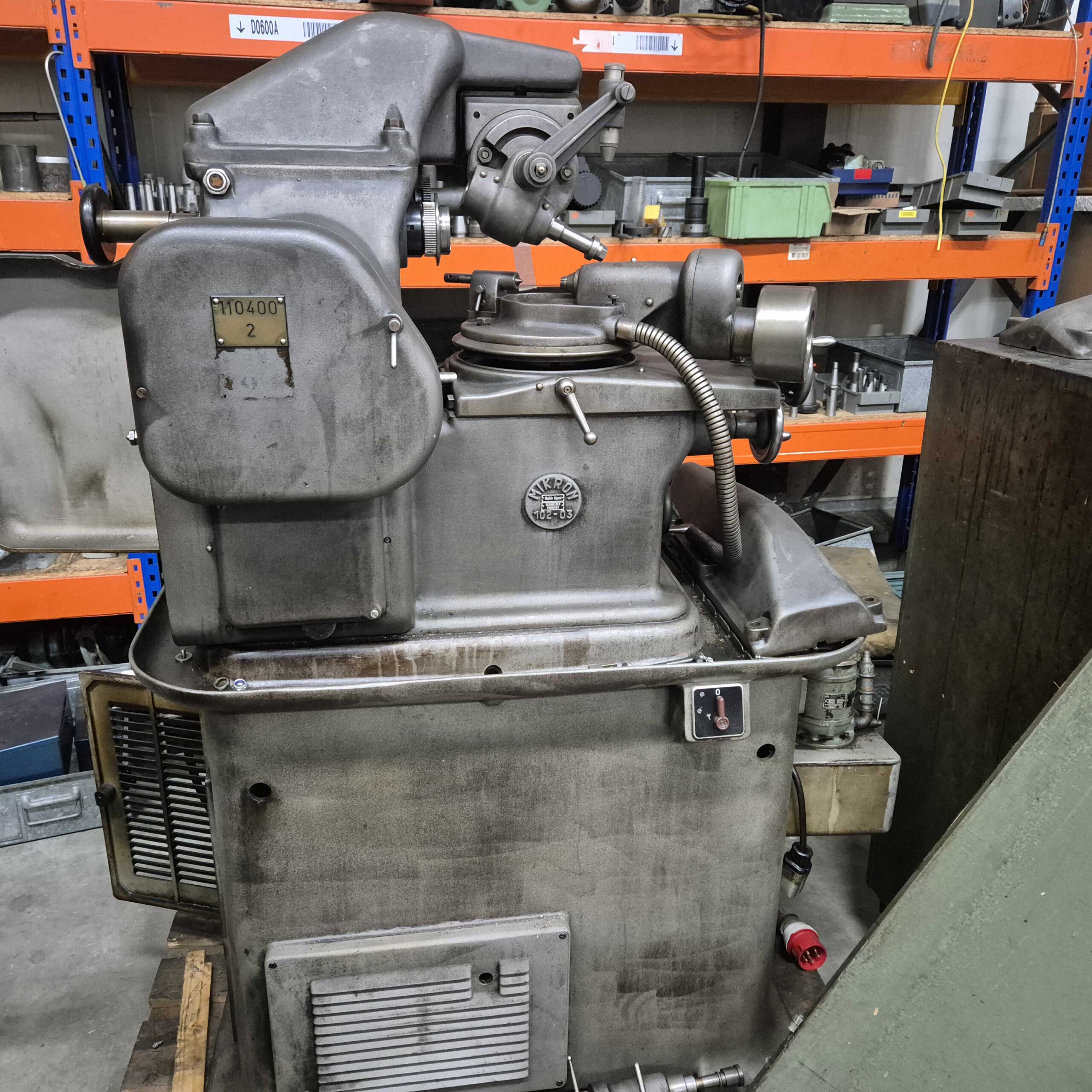 Set of 2 Mikron 102 hobbing machines - Image 9