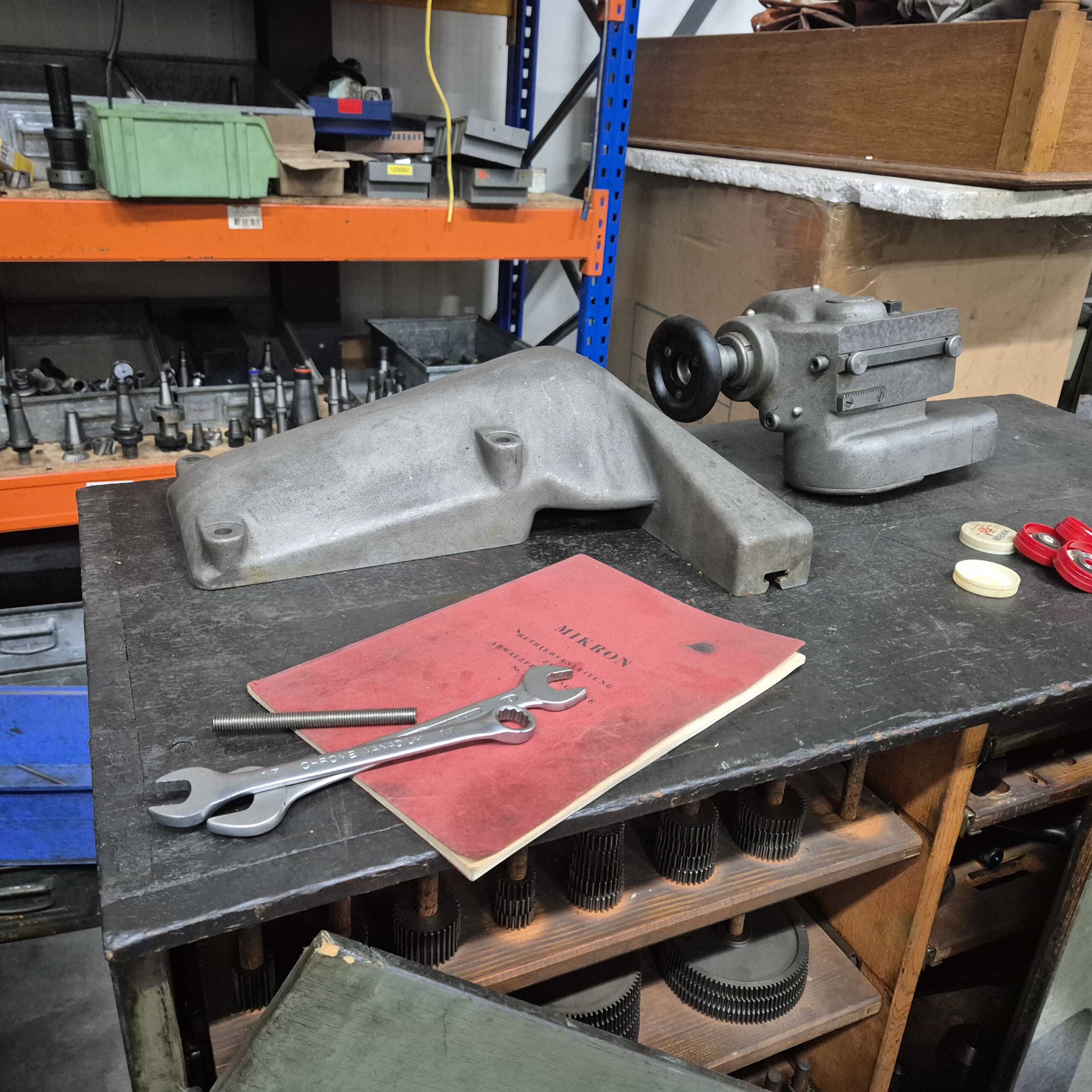 Set of 2 Mikron 102 hobbing machines - Image 10